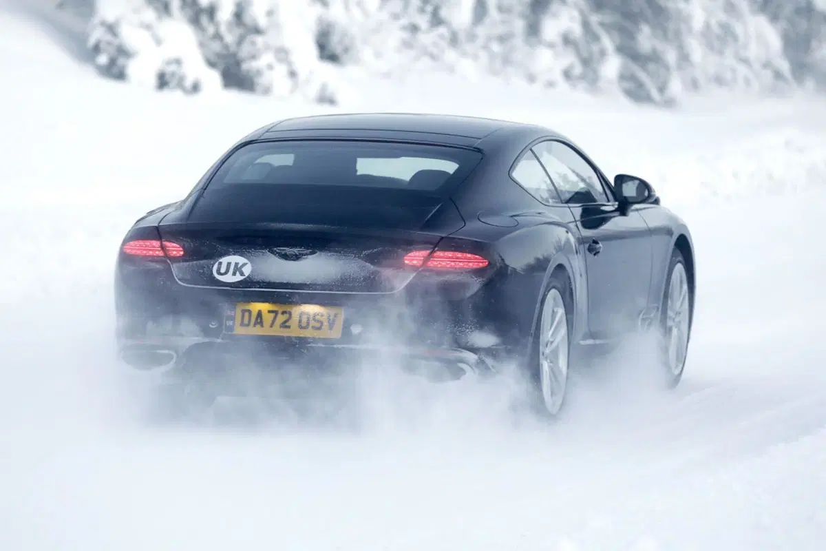 Bentley Continental GT, ecco le foto spia del nuovo Facelift   (2)