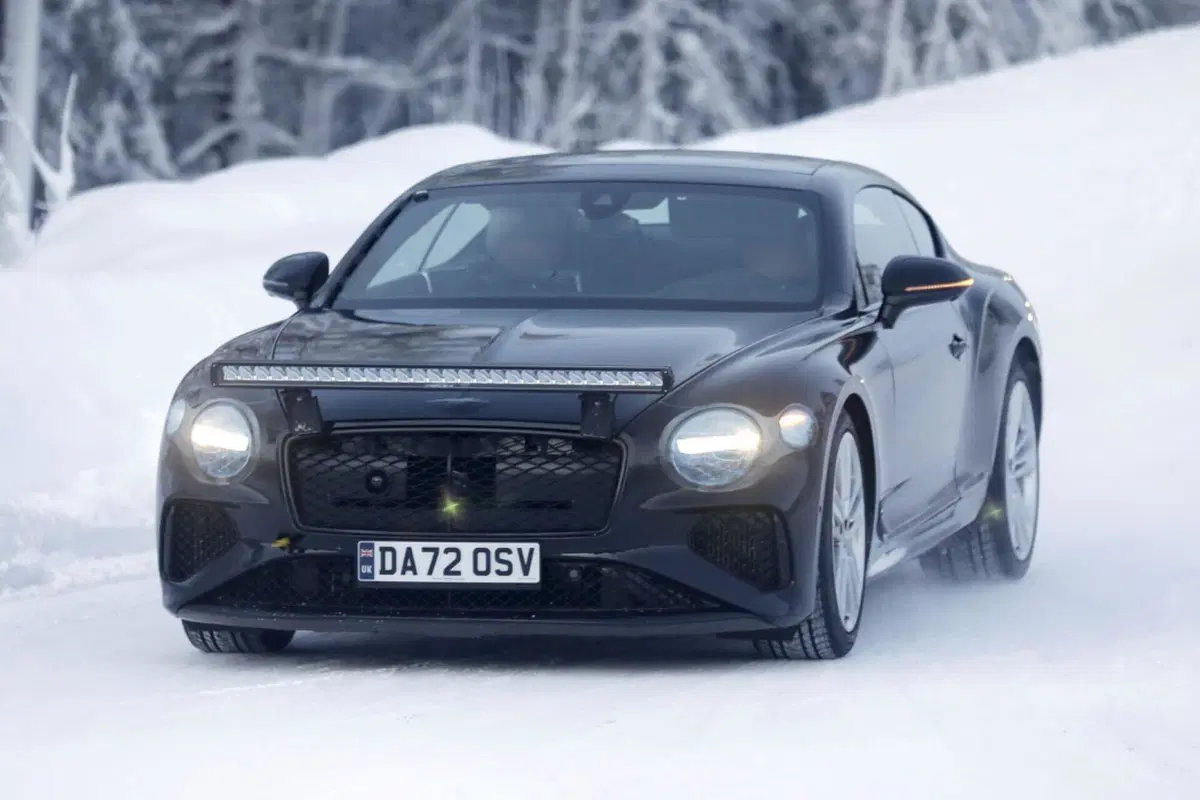 Bentley Continental GT, ecco le foto spia del nuovo Facelift   (3)