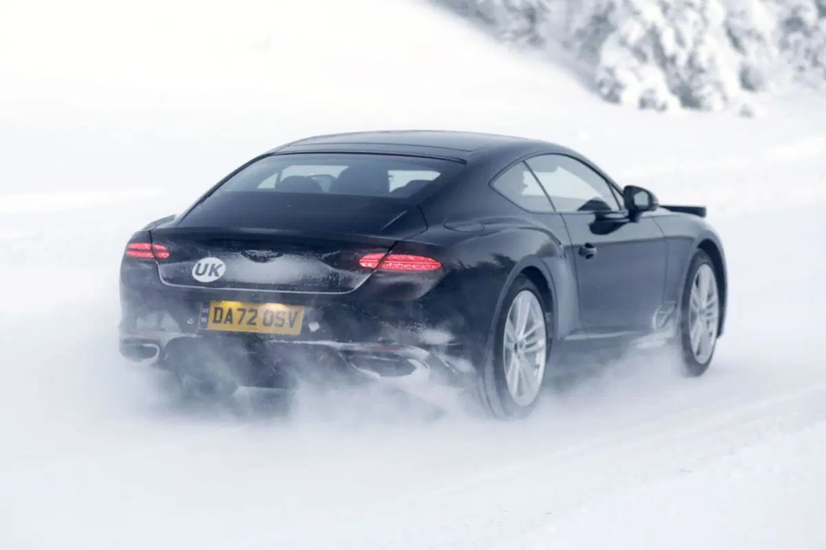 Bentley Continental GT, ecco le foto spia del nuovo Facelift   (4)