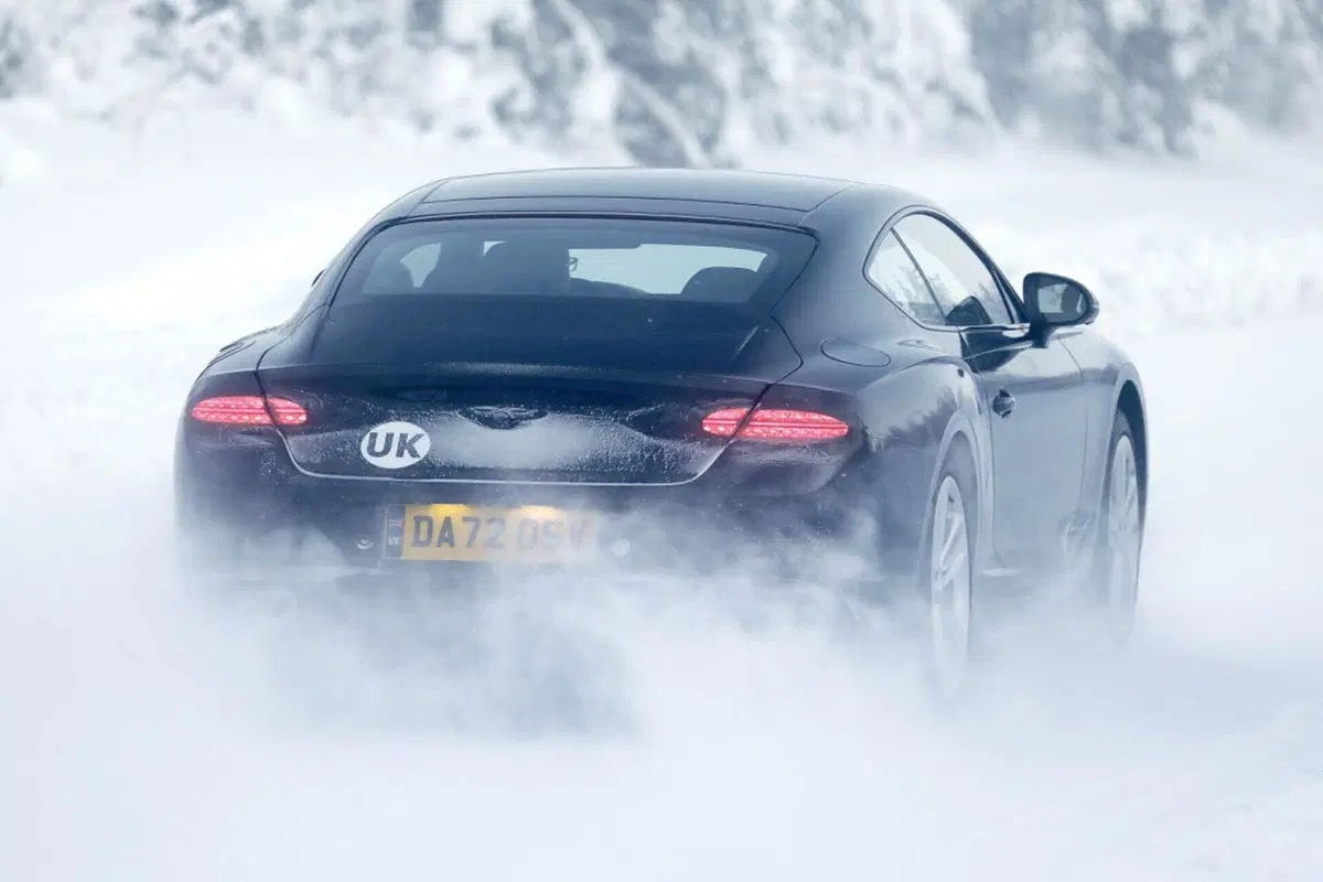 Bentley Continental GT, ecco le foto spia del nuovo Facelift   (5)