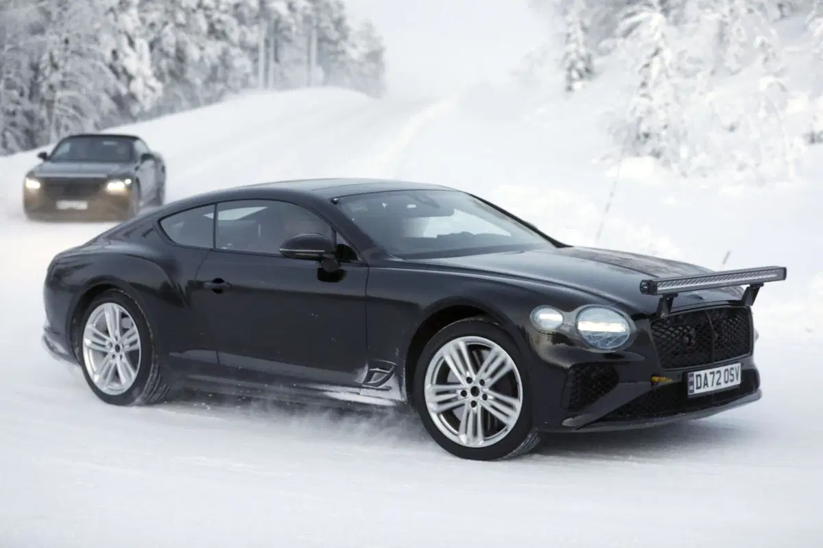 Bentley Continental GT, ecco le foto spia del nuovo Facelift   (6)
