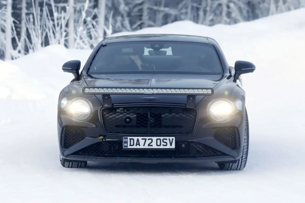 Bentley Continental GT, ecco le foto spia del nuovo Facelift   (7)