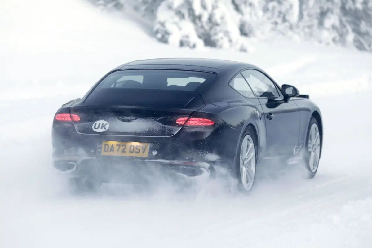 Bentley Continental GT, ecco le foto spia del nuovo Facelift   (8)