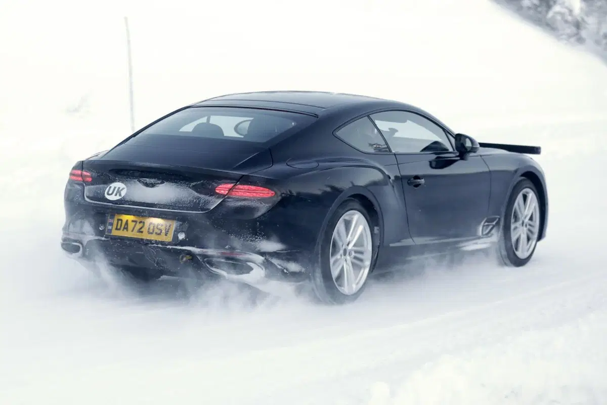 Bentley Continental GT, ecco le foto spia del nuovo Facelift   (9)