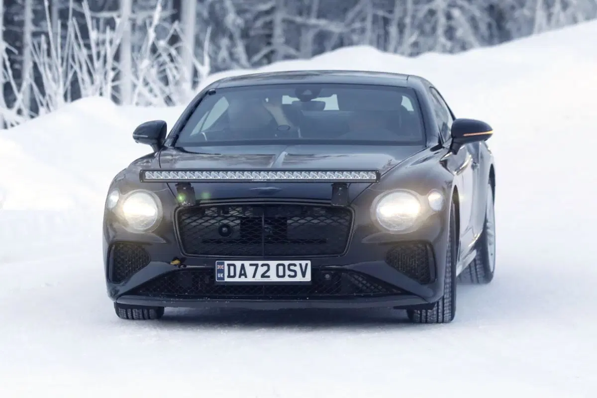 Bentley Continental GT, ecco le foto spia del nuovo Facelift   (12)
