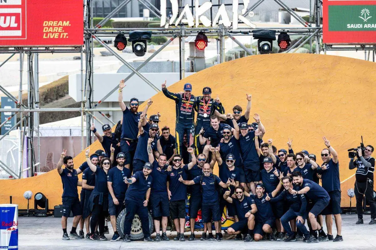 Dakar 2023. Finish Line. Super Show Side-by-Side (2)