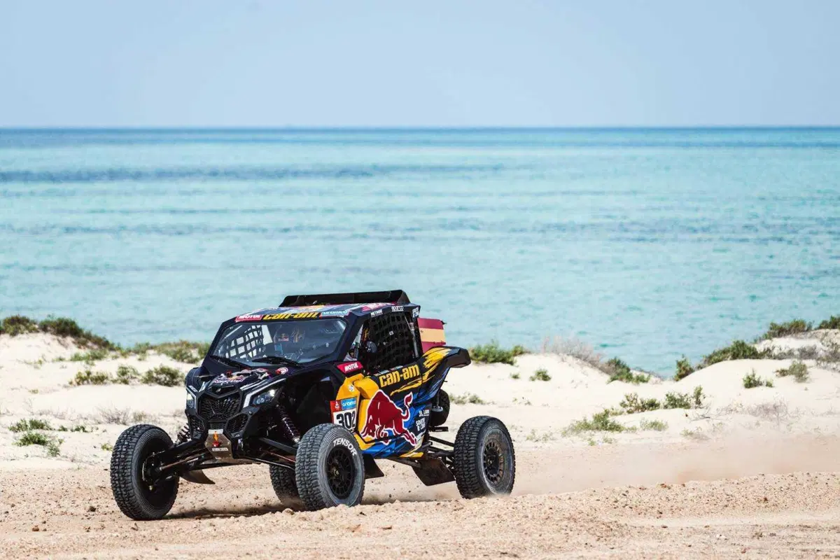 Dakar 2023. Finish Line. Super Show Side-by-Side (3)