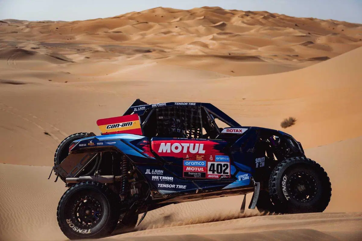 Dakar 2023. Finish Line. Super Show Side-by-Side (18)