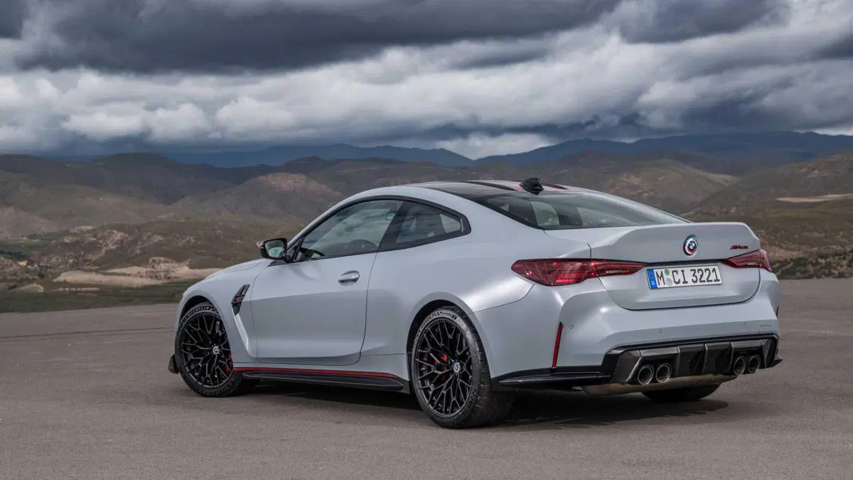 BMW Serie 4 Coupé M4 CSL (2)