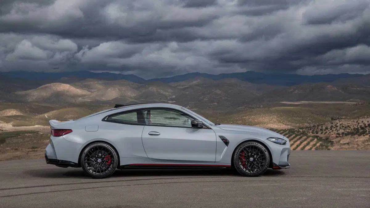 BMW Serie 4 Coupé M4 CSL (4)