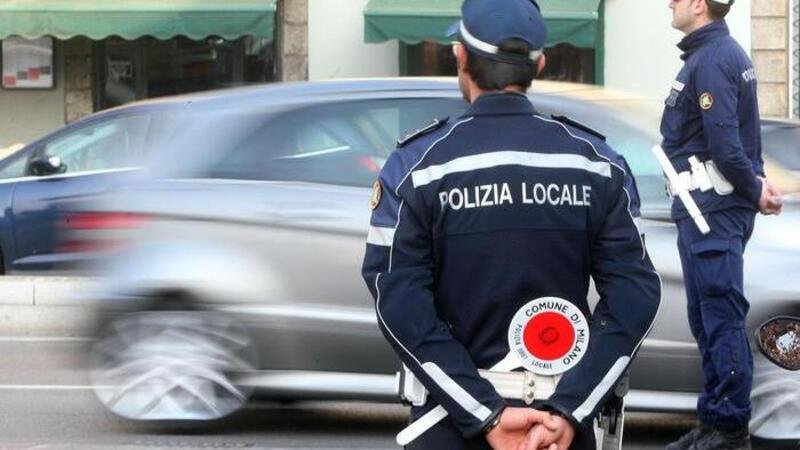 Capo della Polizia Locale arrestato: accusato di verbali falsi e ricatto a motociclisti