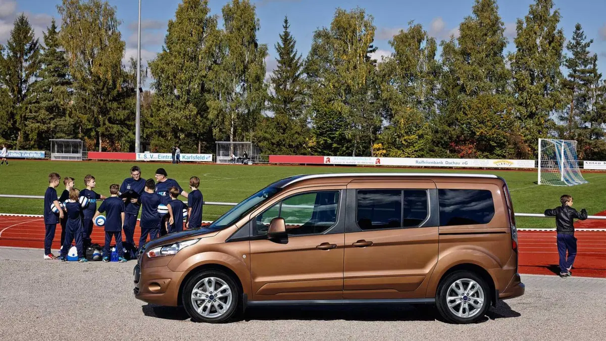 Ford Tourneo Connect 1.5 TDCi 120 CV Plus (4)