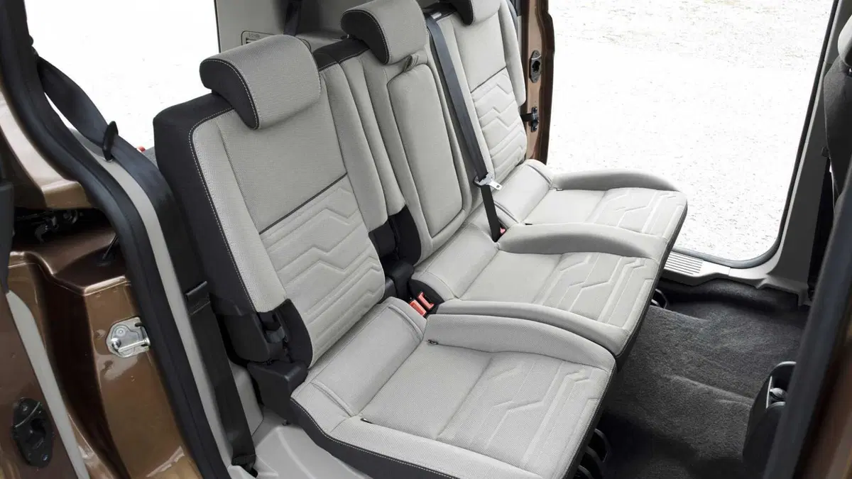 Ford Tourneo Connect 1.5 TDCi 120 CV Plus (9)