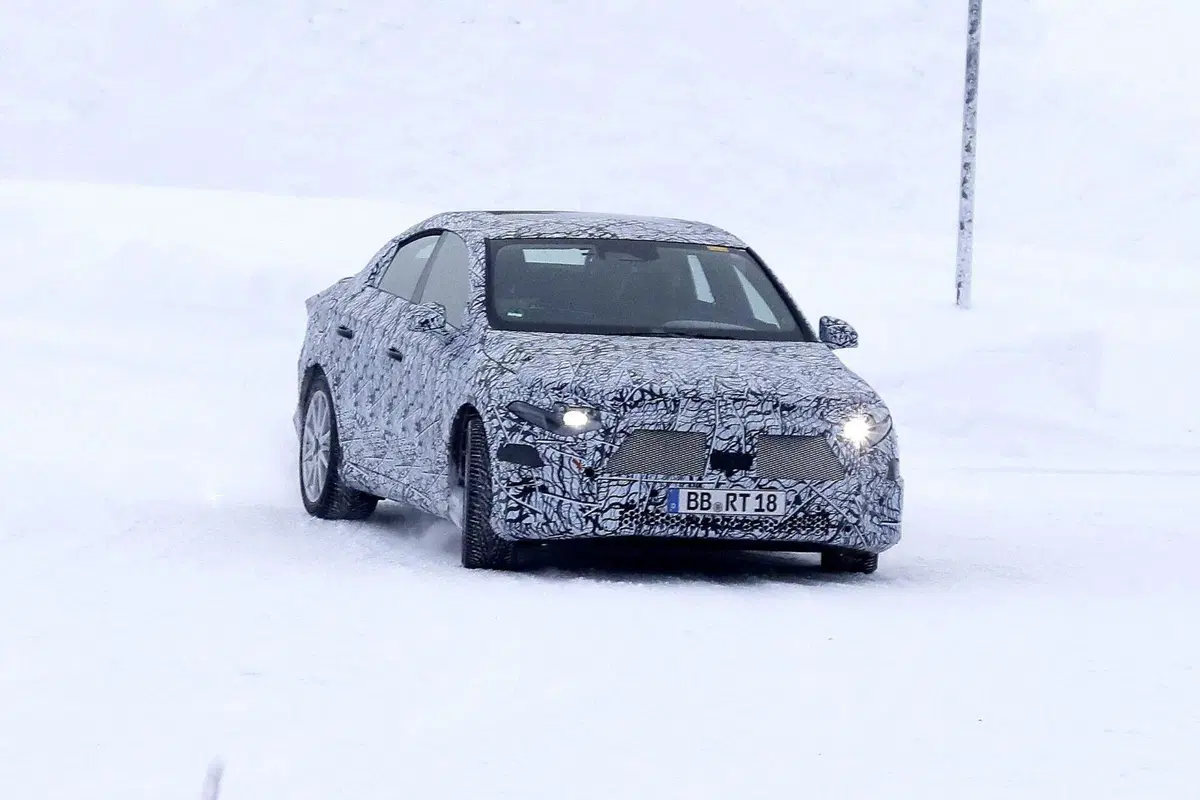 Nuova Mercedes EQA (berlina), ecco le Foto Spia (9)