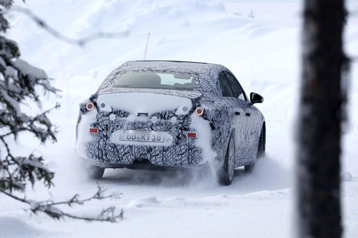 Nuova Mercedes EQA (berlina), ecco le Foto Spia (12)