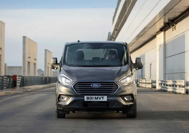 Ford Tourneo Custom (2)