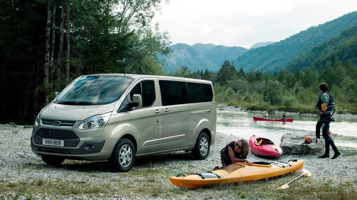 Ford Tourneo Custom 320 2.0 TDCi 185CV aut. PC Titanium (2)