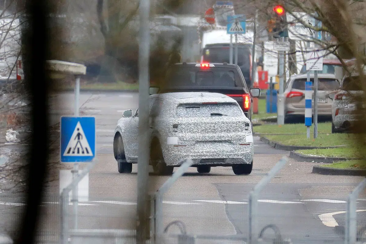 Nuova Ford Elettrica, ecco le foto spia del nuovo Crossover  (3)
