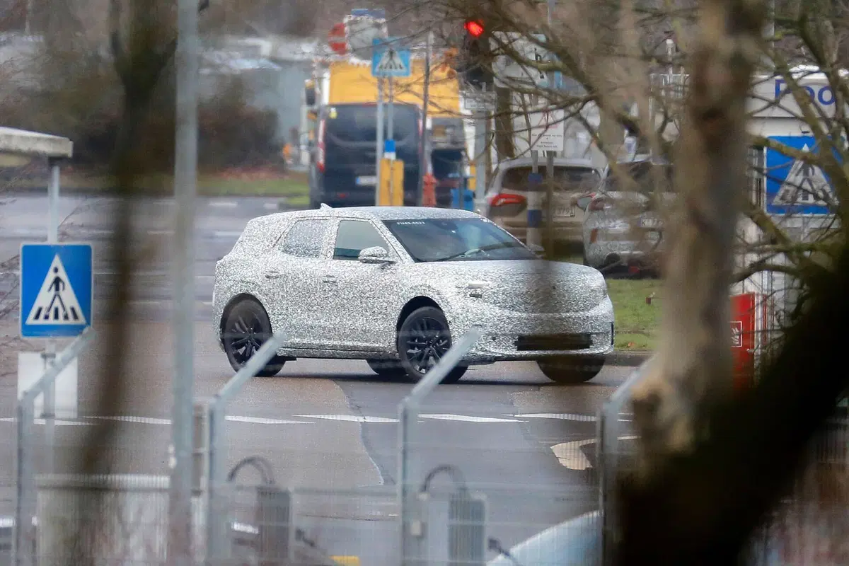 Nuova Ford Elettrica, ecco le foto spia del nuovo Crossover  (7)