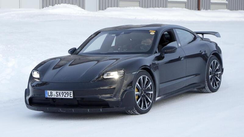Porsche vuole battere Tesla con la nuova Taycan GT da 1.000 Cv [Foto Spia]