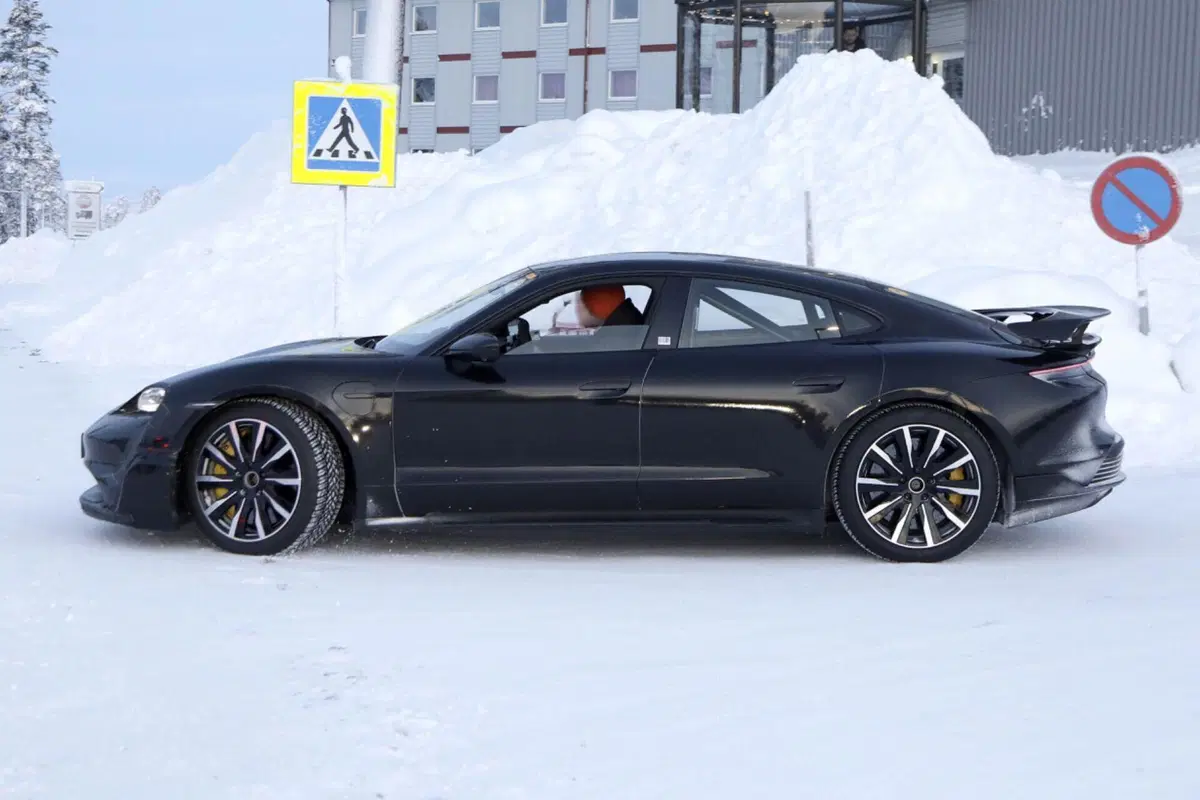 Porsche vuole battere Tesla con la nuova Taycan GT da 1.000 Cv [Foto Spia] (2)