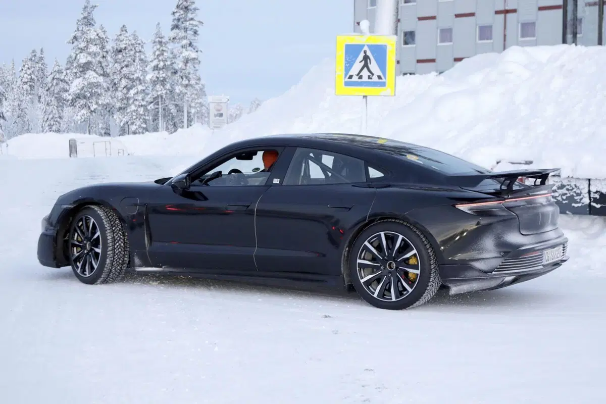 Porsche vuole battere Tesla con la nuova Taycan GT da 1.000 Cv [Foto Spia] (3)