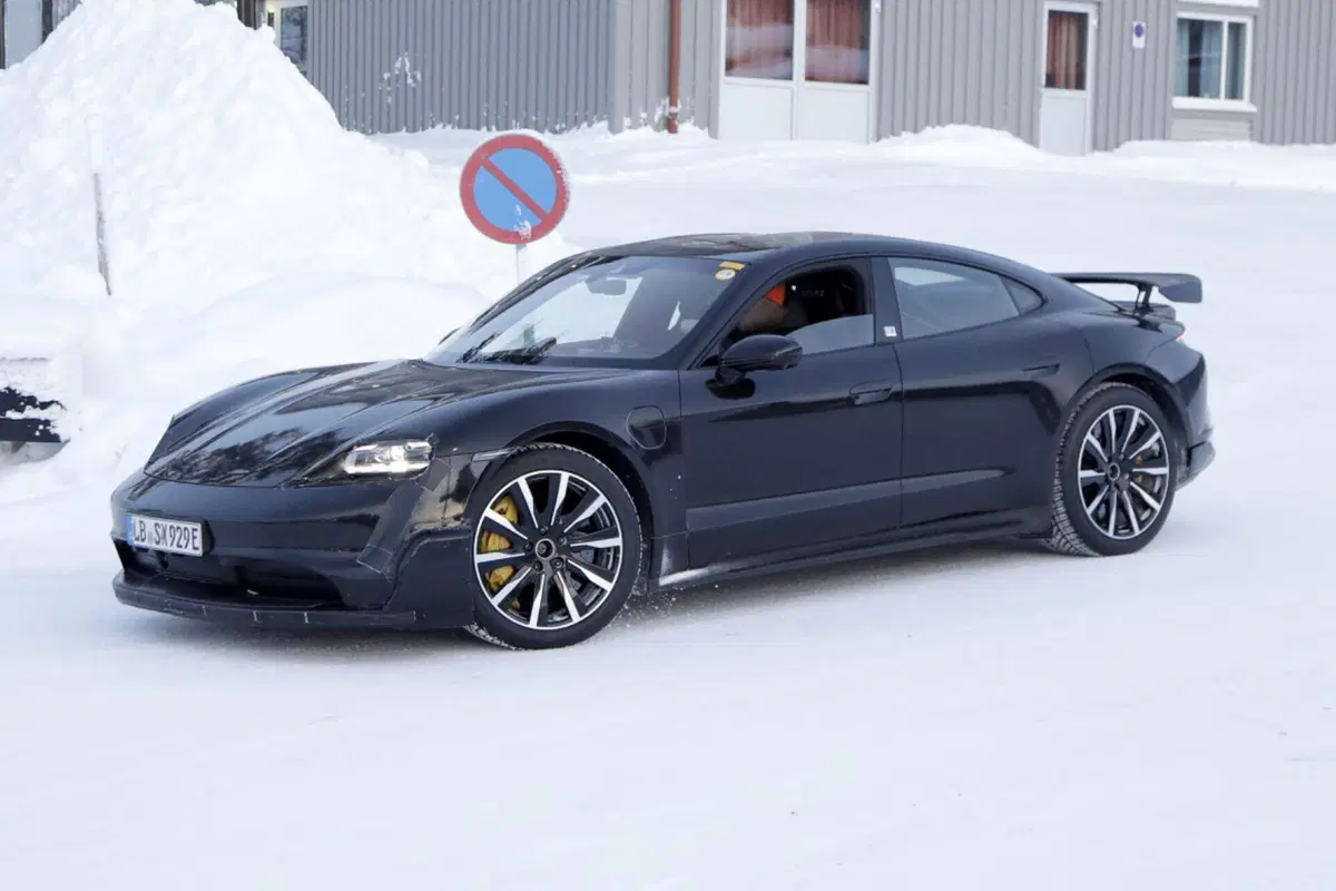 Porsche vuole battere Tesla con la nuova Taycan GT da 1.000 Cv [Foto Spia] (5)