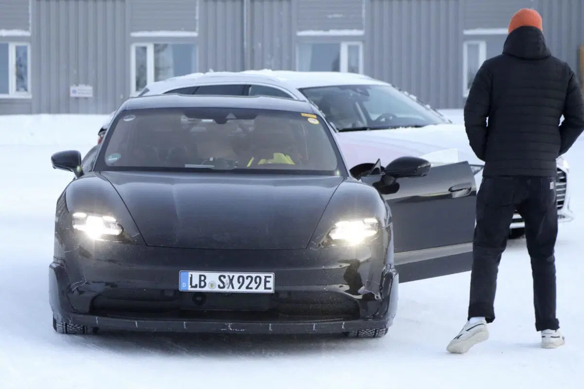 Porsche vuole battere Tesla con la nuova Taycan GT da 1.000 Cv [Foto Spia] (6)