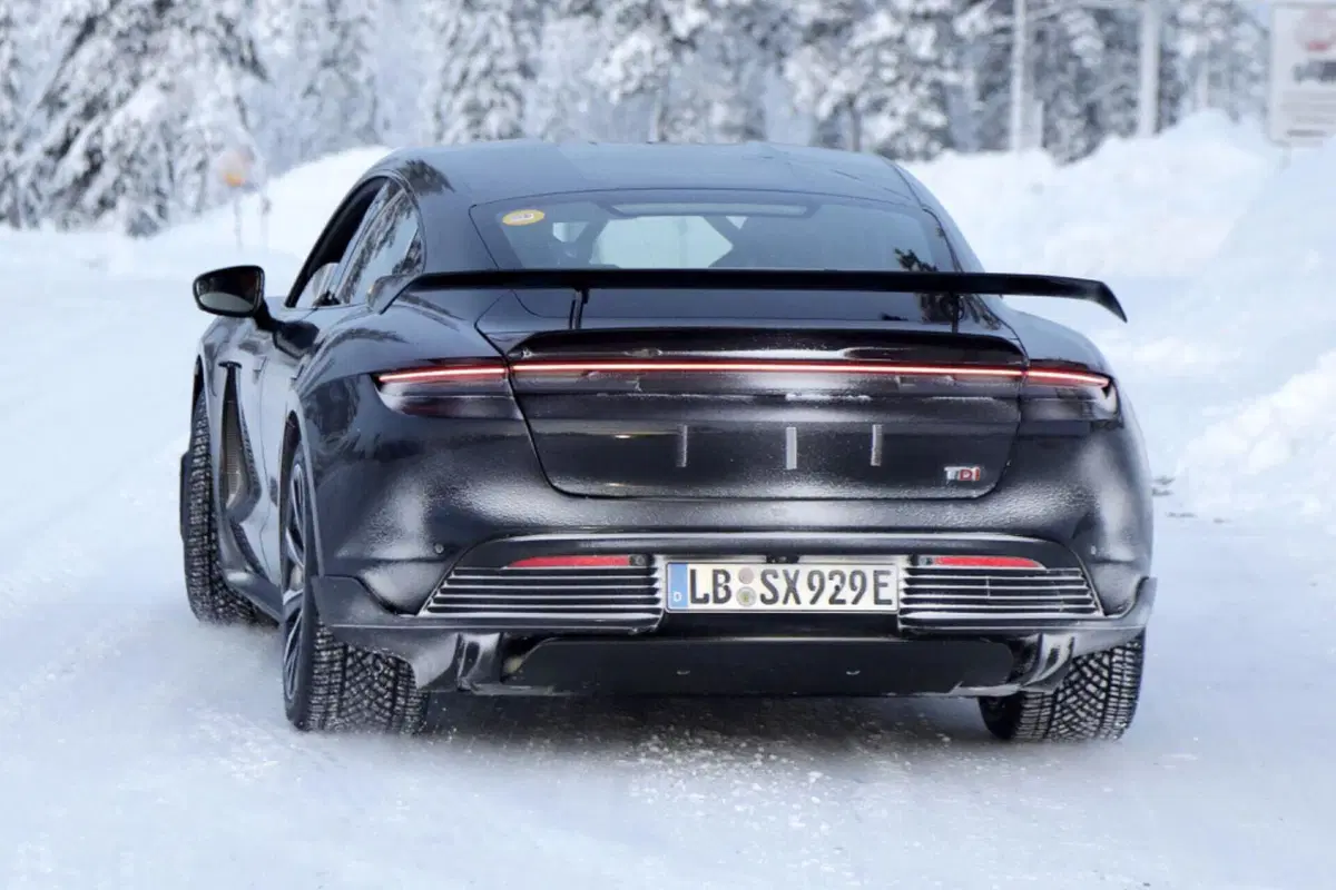 Porsche vuole battere Tesla con la nuova Taycan GT da 1.000 Cv [Foto Spia] (7)