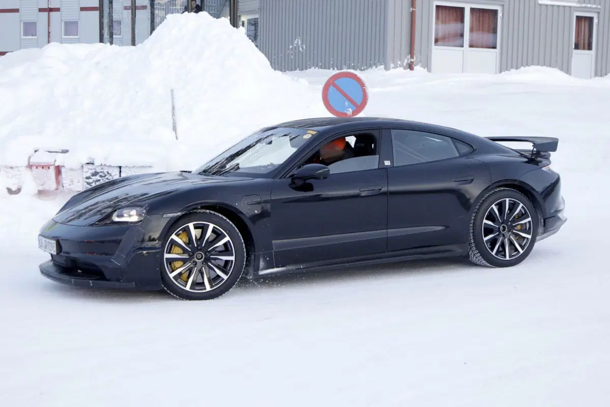 Porsche vuole battere Tesla con la nuova Taycan GT da 1.000 Cv [Foto Spia] (8)