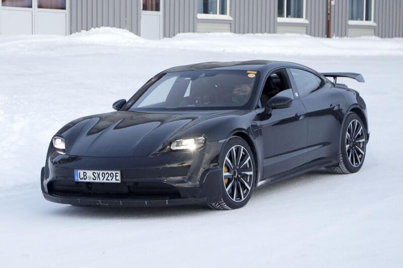 Porsche vuole battere Tesla con la nuova Taycan GT da 1.000 Cv [Foto Spia]