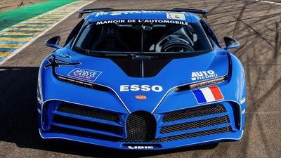 Bugatti Centodieci con i colori della EB 110 del 1994 che corse a Le Mans
