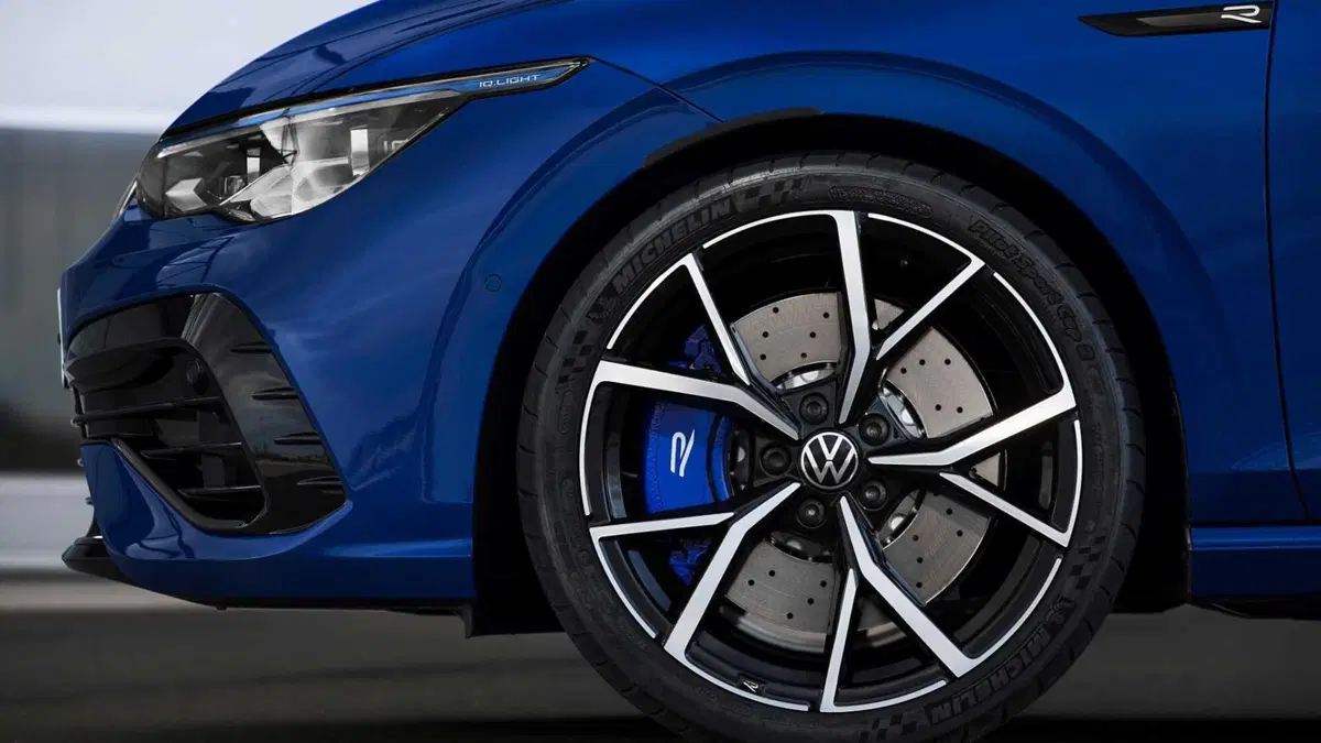 Volkswagen Golf 2.0 TSI R DSG 4Motion (9)