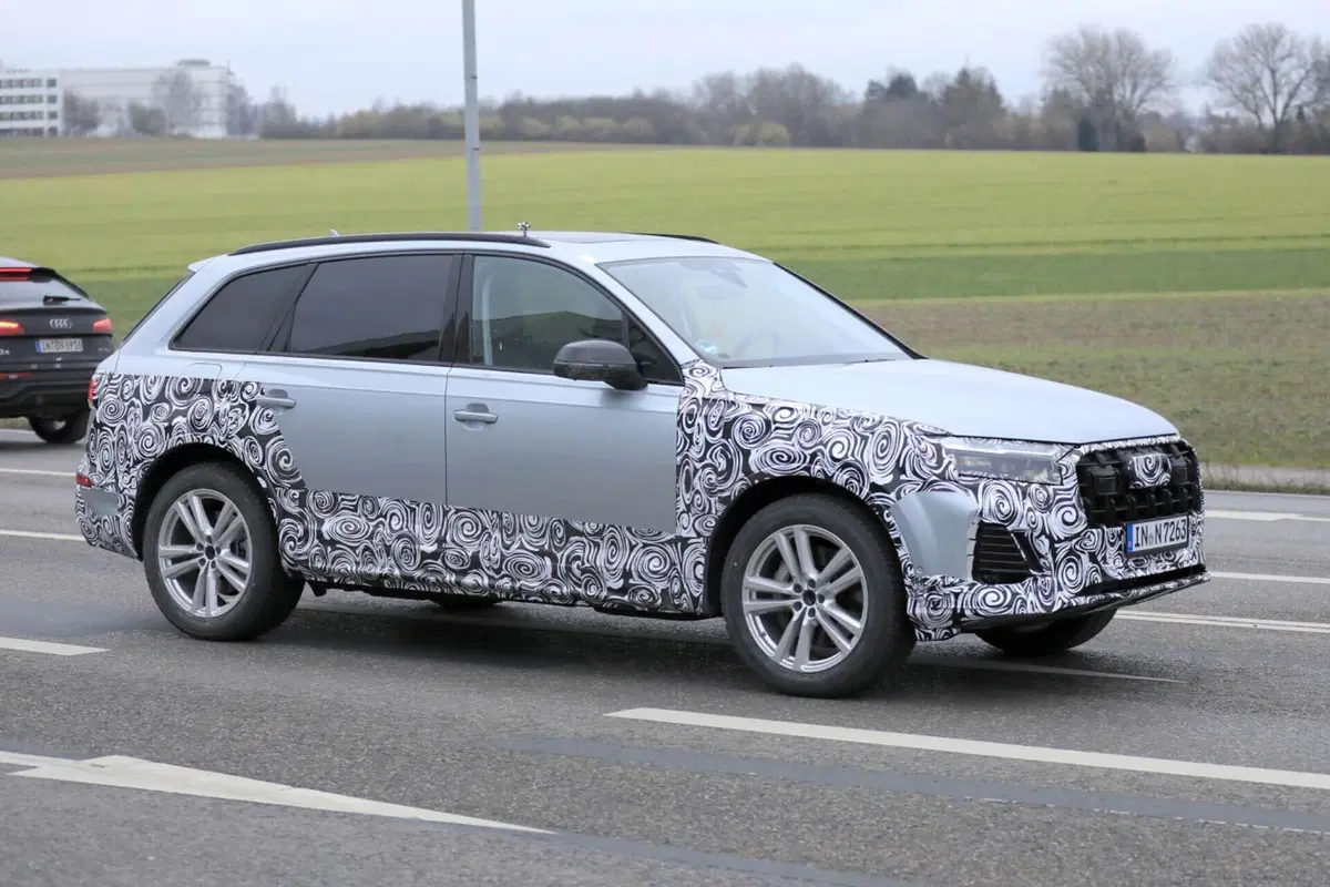 Audi Q7, si rinnova con il nuovo Facelift [Foto Spia Aggiornate] (2)