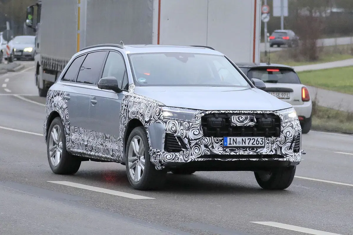 Audi Q7, si rinnova con il nuovo Facelift [Foto Spia Aggiornate] (4)