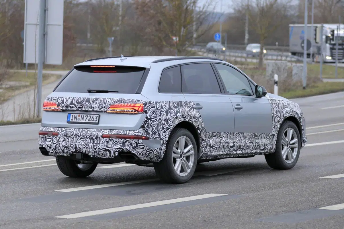Audi Q7, si rinnova con il nuovo Facelift [Foto Spia Aggiornate] (5)