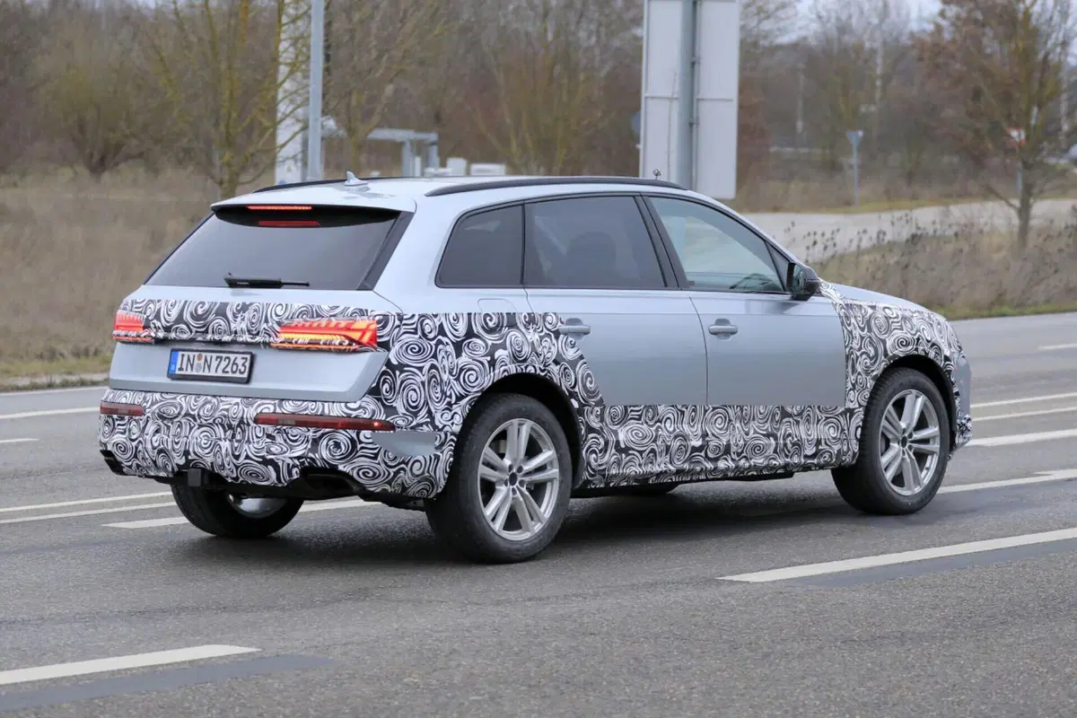 Audi Q7, si rinnova con il nuovo Facelift [Foto Spia Aggiornate] (8)