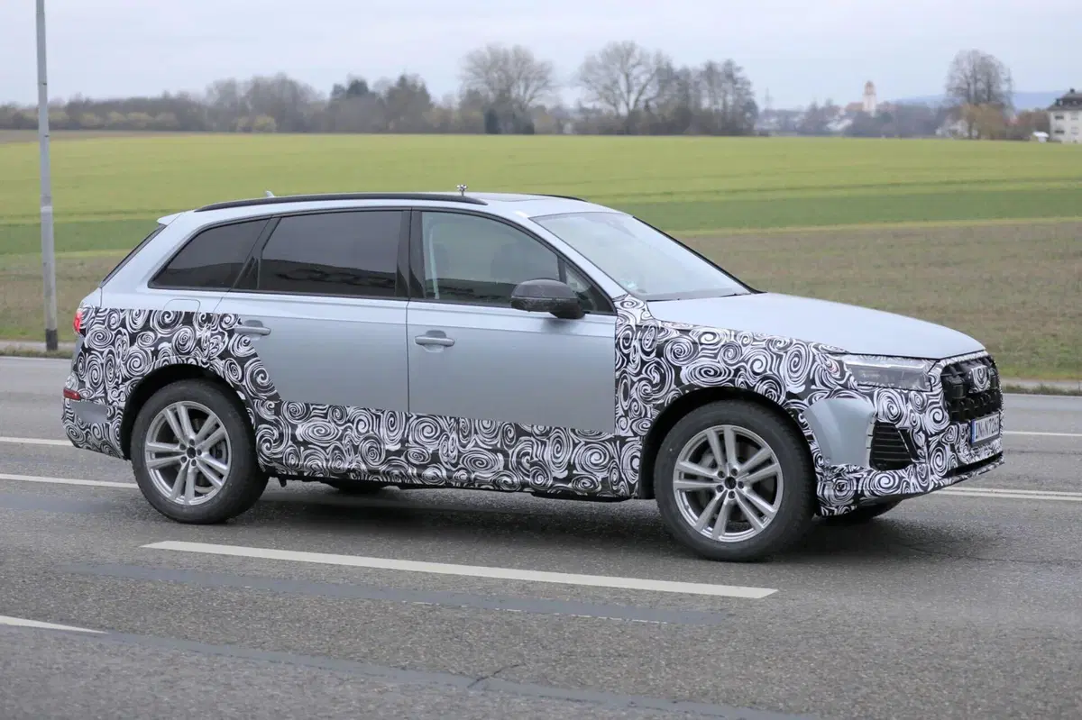 Audi Q7, si rinnova con il nuovo Facelift [Foto Spia Aggiornate] (11)