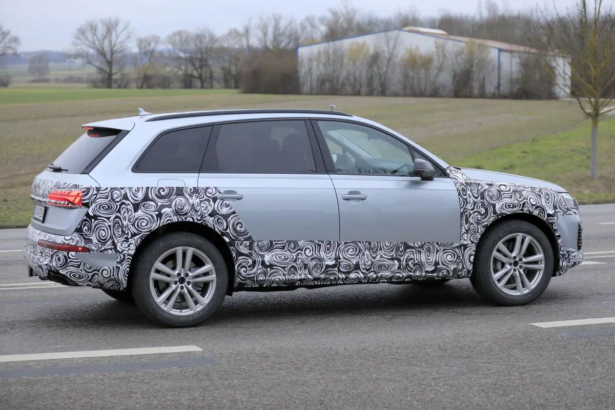 Audi Q7, si rinnova con il nuovo Facelift [Foto Spia Aggiornate] (12)