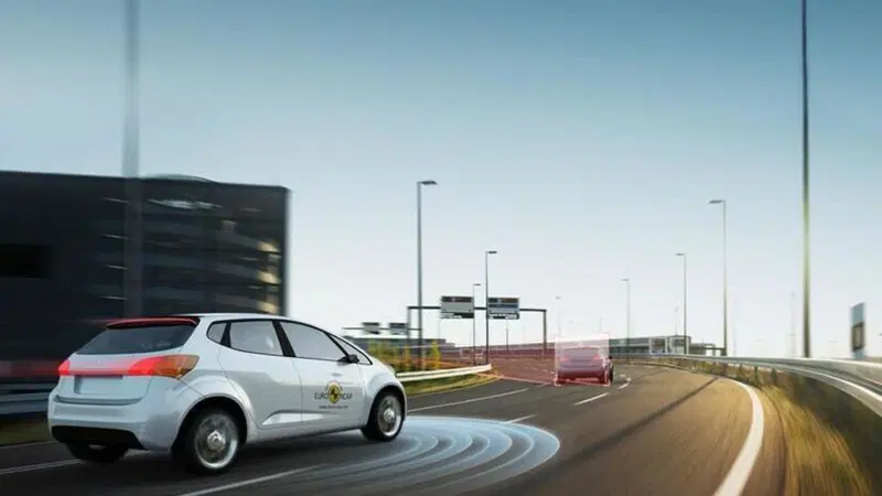 Le auto avranno "occhi" come insetti per evitare i crash, lo studio &egrave; promettente