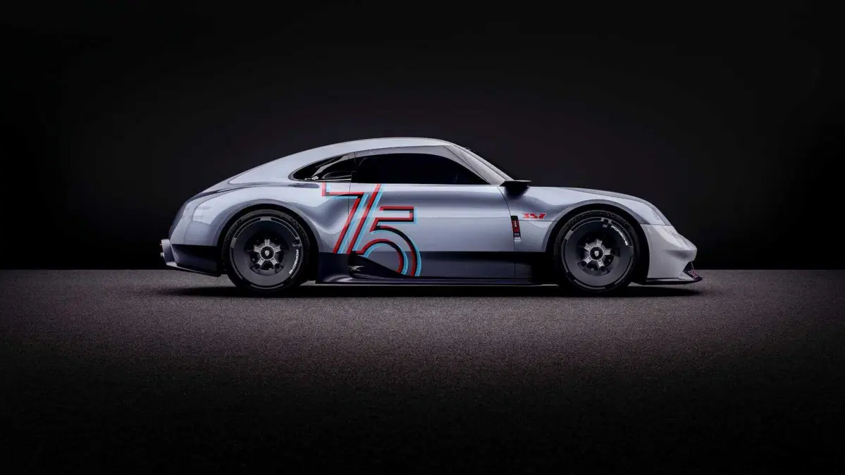 Porsche compie 75 anni: rinasce la 356 (con i cavalli della 718 GT4 RS)