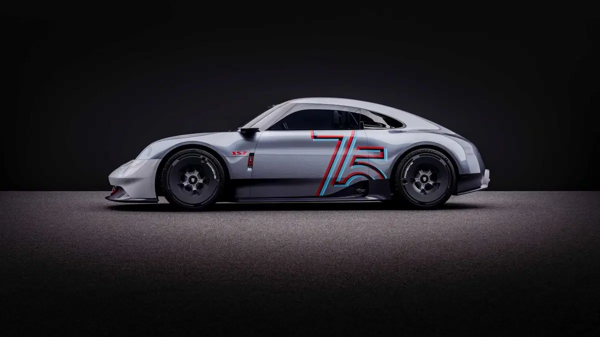 Porsche compie 75 anni: rinasce la 356 (con i cavalli della 718 GT4 RS) (6)