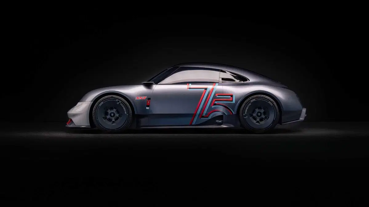 Porsche compie 75 anni: rinasce la 356 (con i cavalli della 718 GT4 RS) (12)