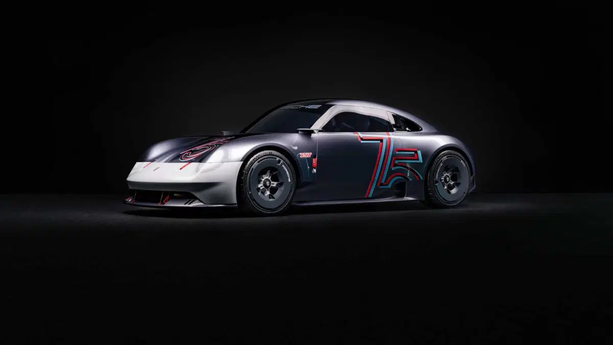 Porsche compie 75 anni: rinasce la 356 (con i cavalli della 718 GT4 RS) (15)