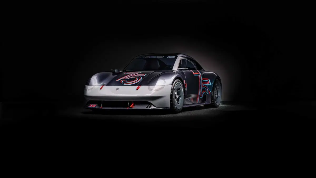 Porsche compie 75 anni: rinasce la 356 (con i cavalli della 718 GT4 RS) (14)