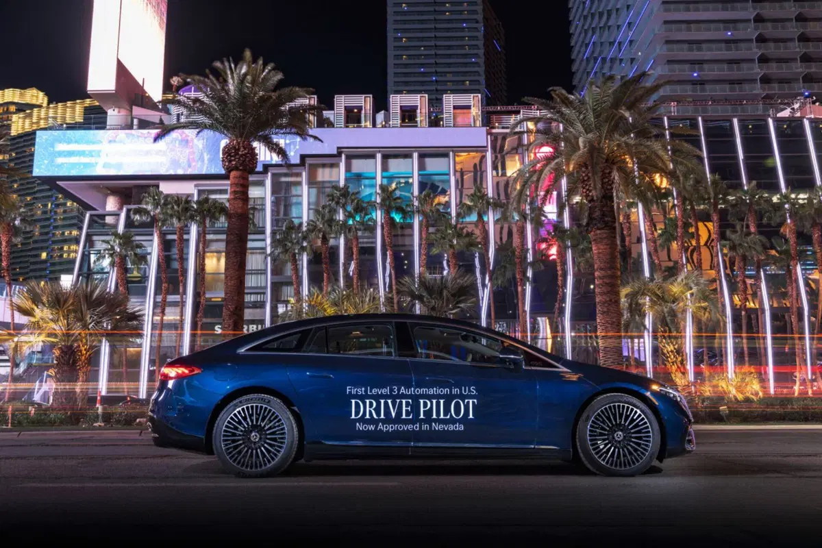 Mercedes S e EQS: in Nevada hanno la patente per guidare da sole (9)