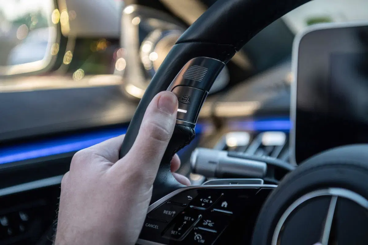 Mercedes S e EQS: in Nevada hanno la patente per guidare da sole (13)
