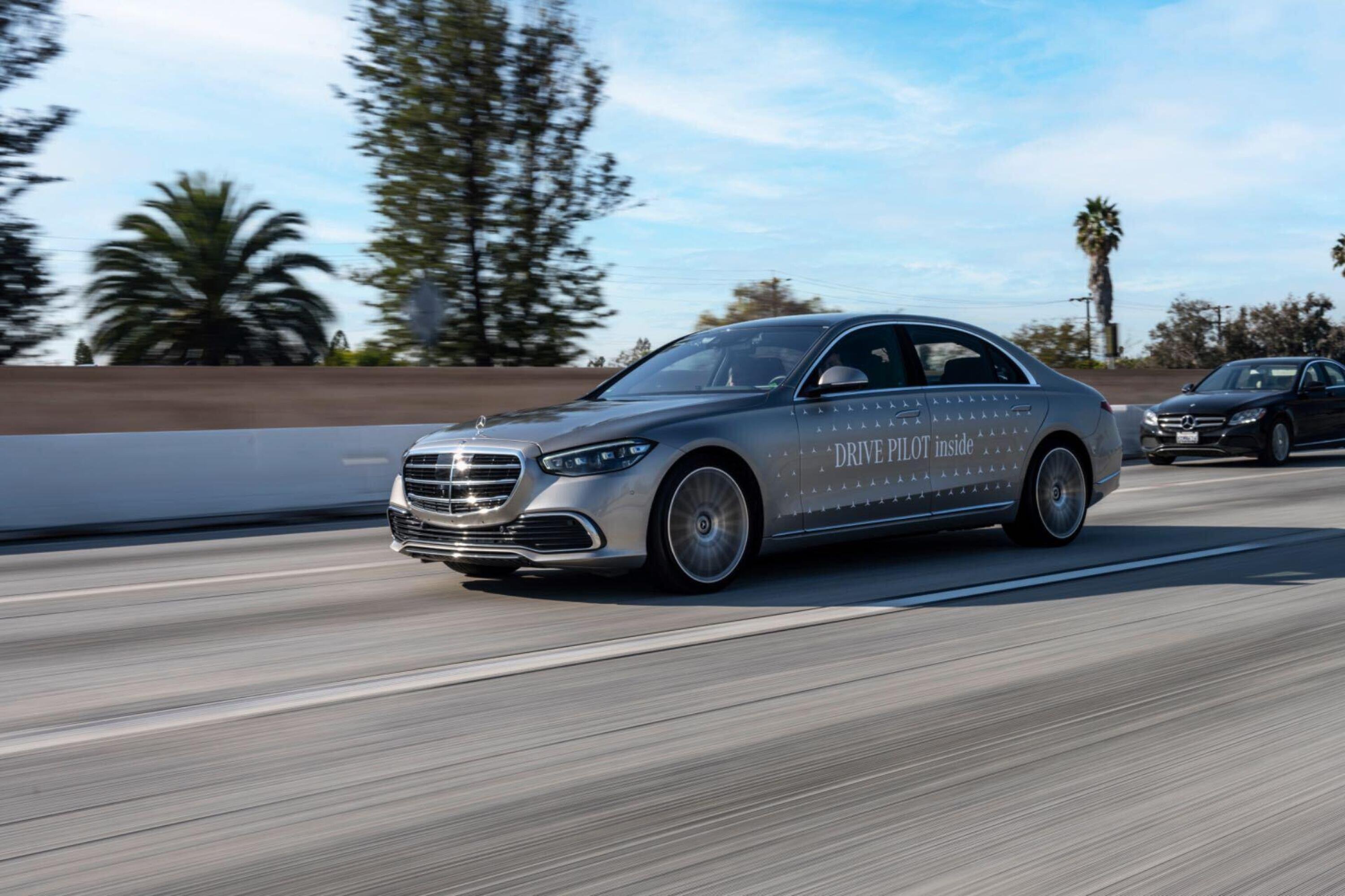 Mercedes S e EQS: in Nevada hanno la patente per guidare da sole