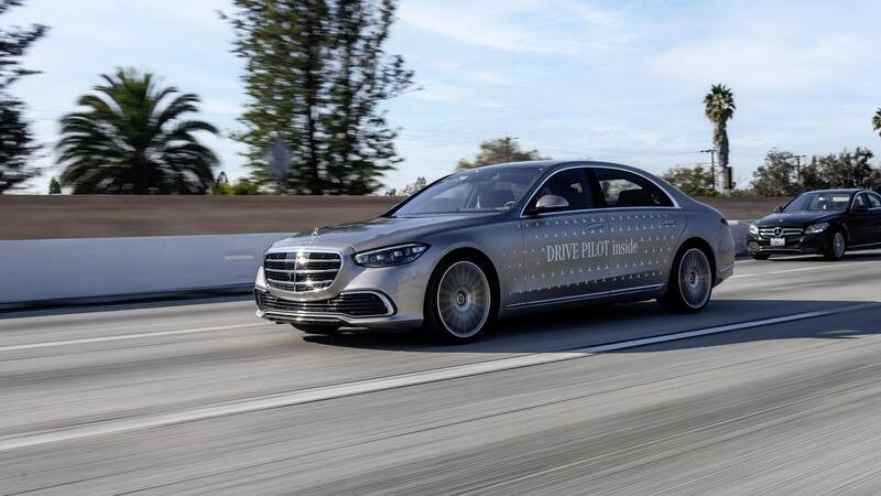 Mercedes S e EQS: in Nevada hanno la patente per guidare da sole
