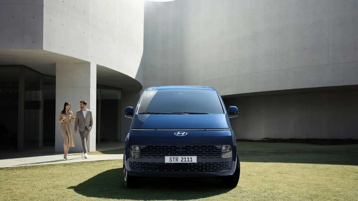 Hyundai Staria 2.2 AT AWD 7 posti Luxury (11)